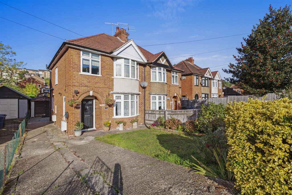 Property photo 1 of 16 Micklefield Road-14.Jpg