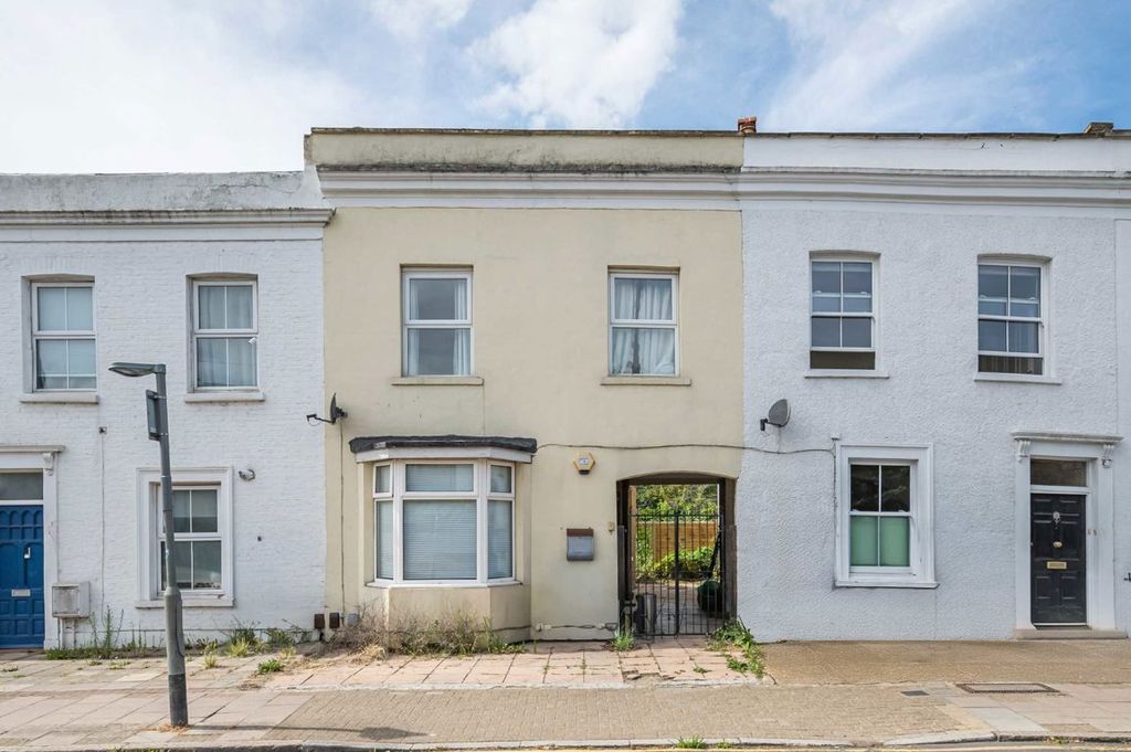 Property photo 1 of 5