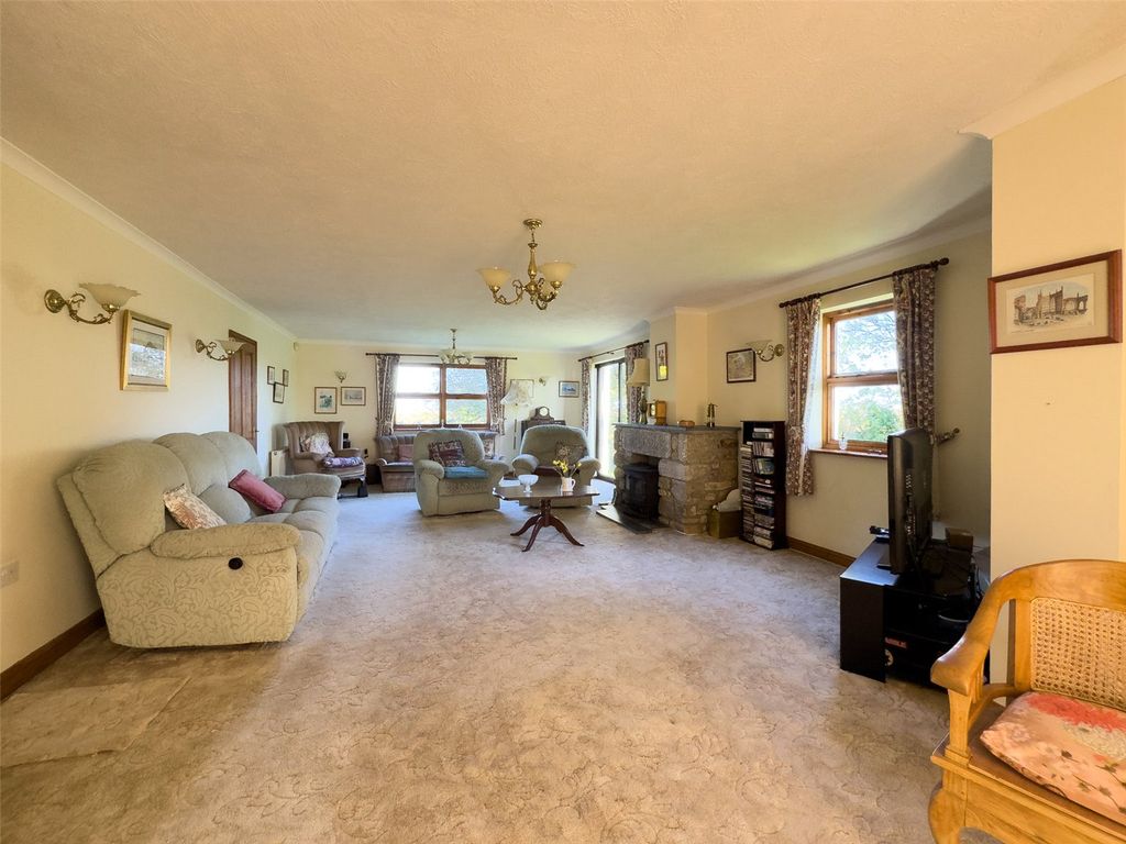 Property photo 2 of 19 Picture No. 11
