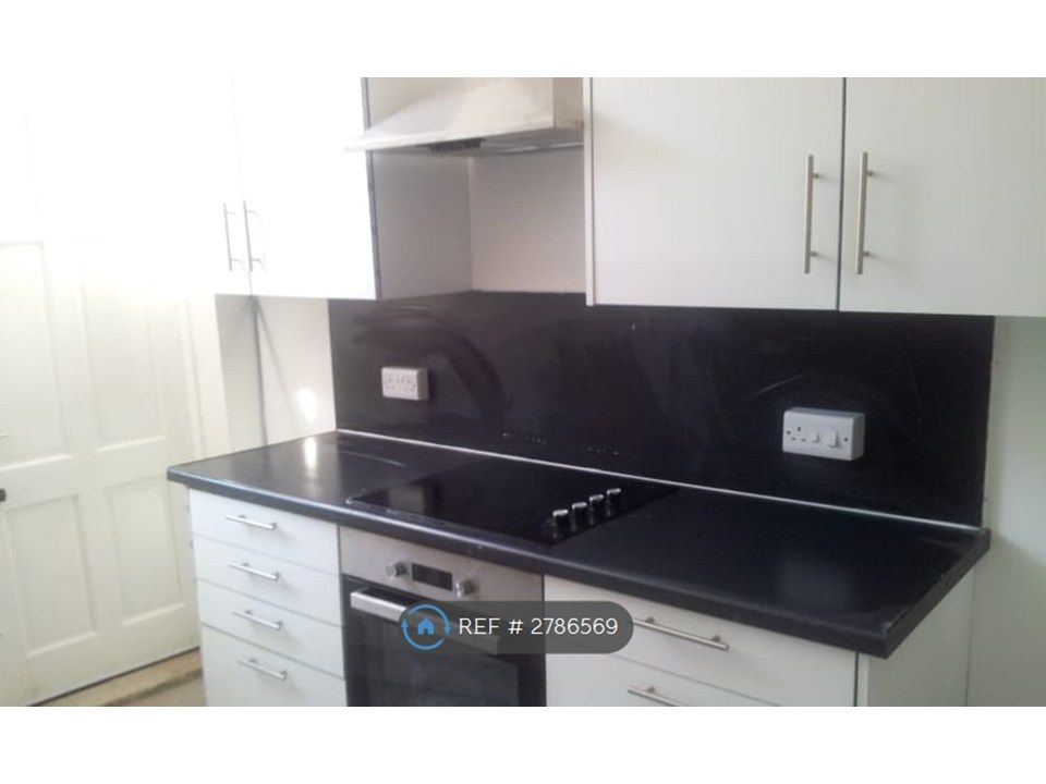 Property photo 2 of 10 Kitchen