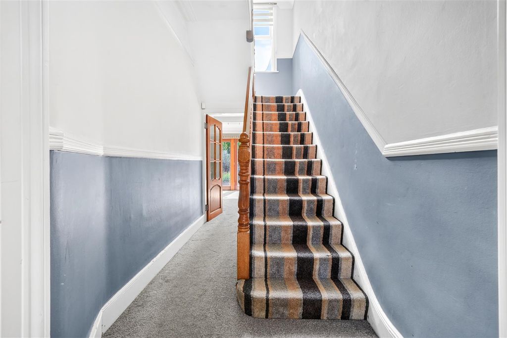 Property photo 2 of 34