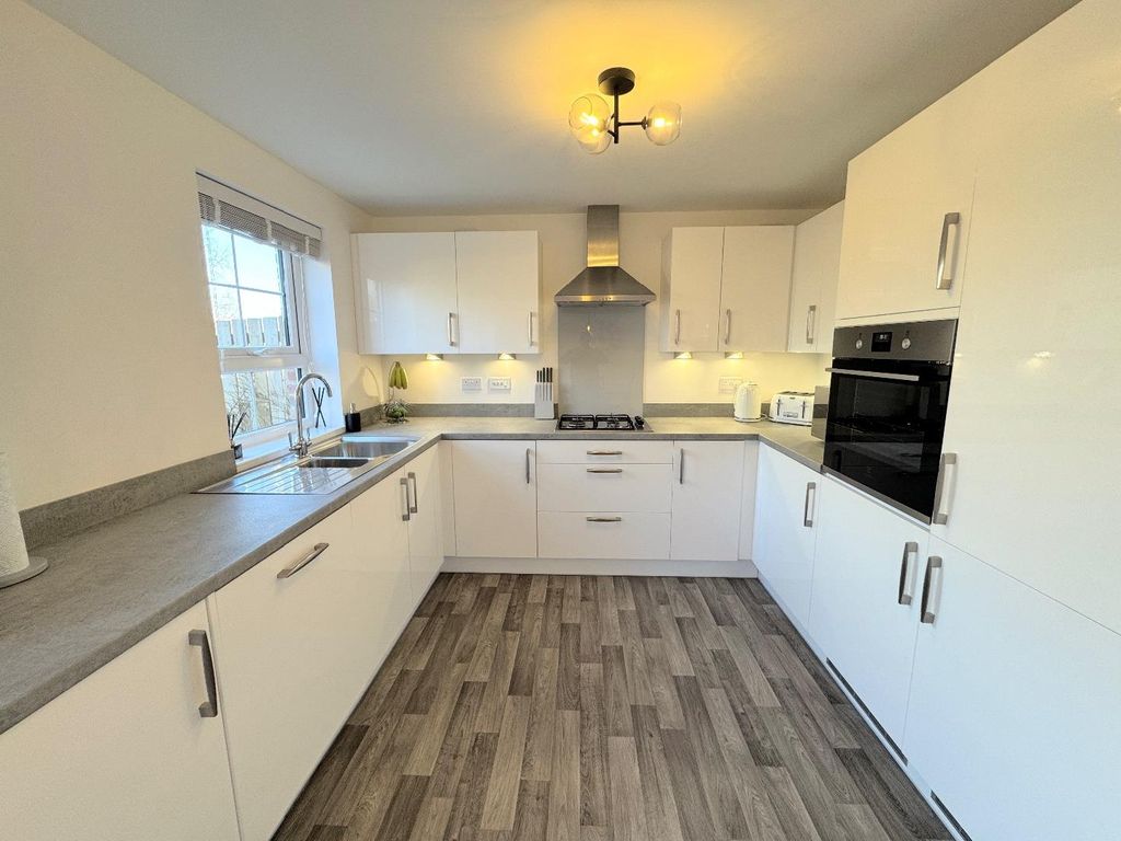 Property photo 3 of 14 Kitchen