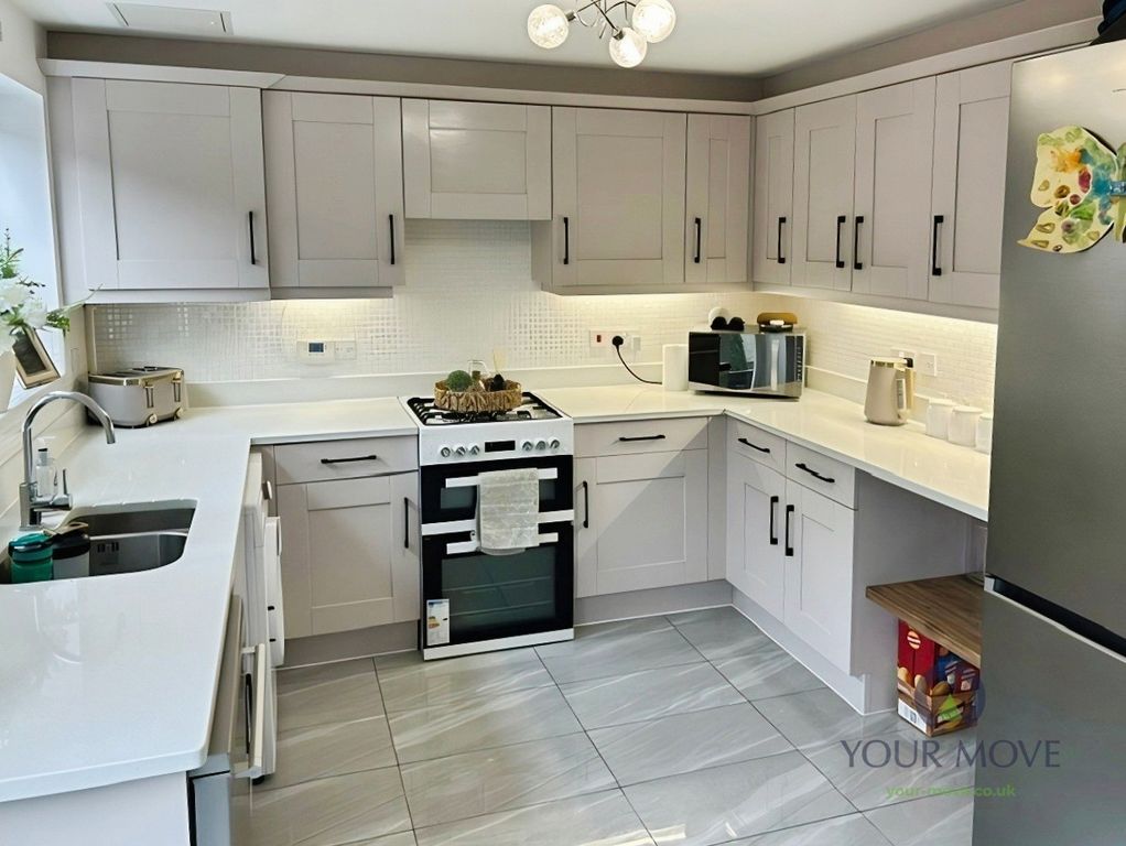 Property photo 2 of 19 Kitchen
