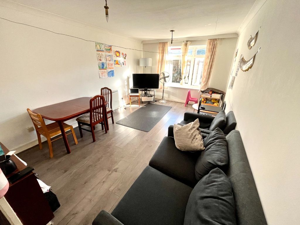 Property photo 2 of 6 3988914