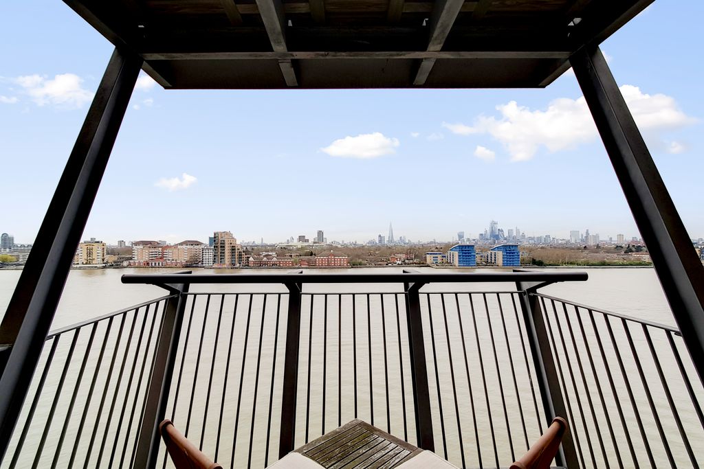 Property photo 3 of 14 Balcony
