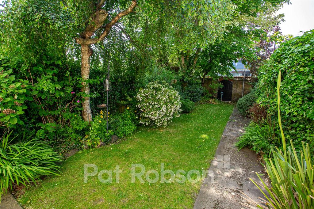 Property photo 2 of 27 Picture 2