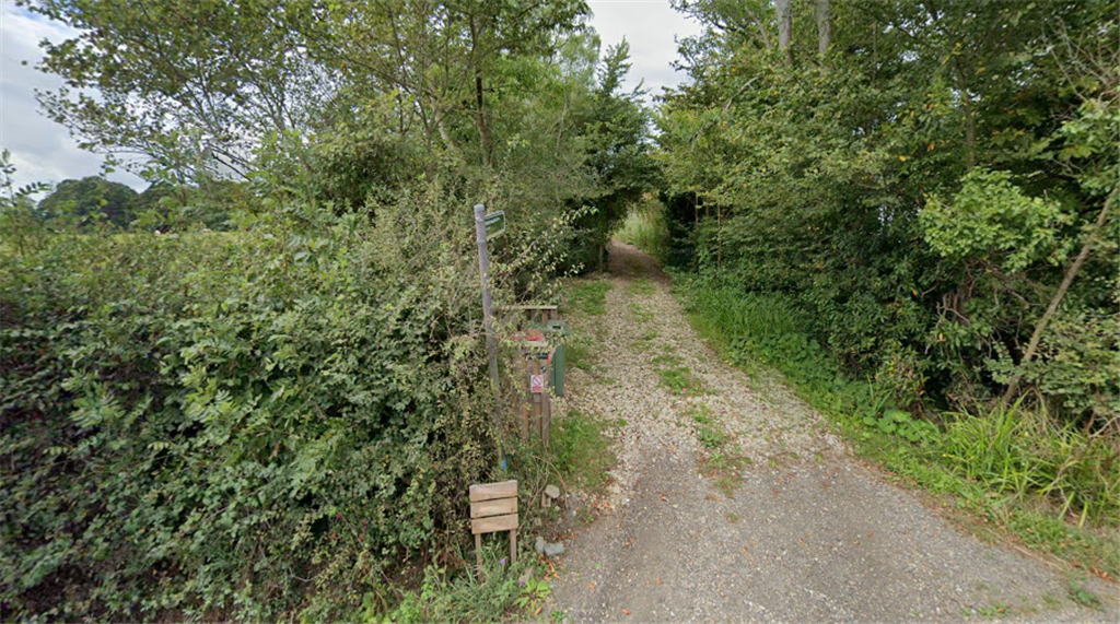Property photo 2 of 4 Entrance Track