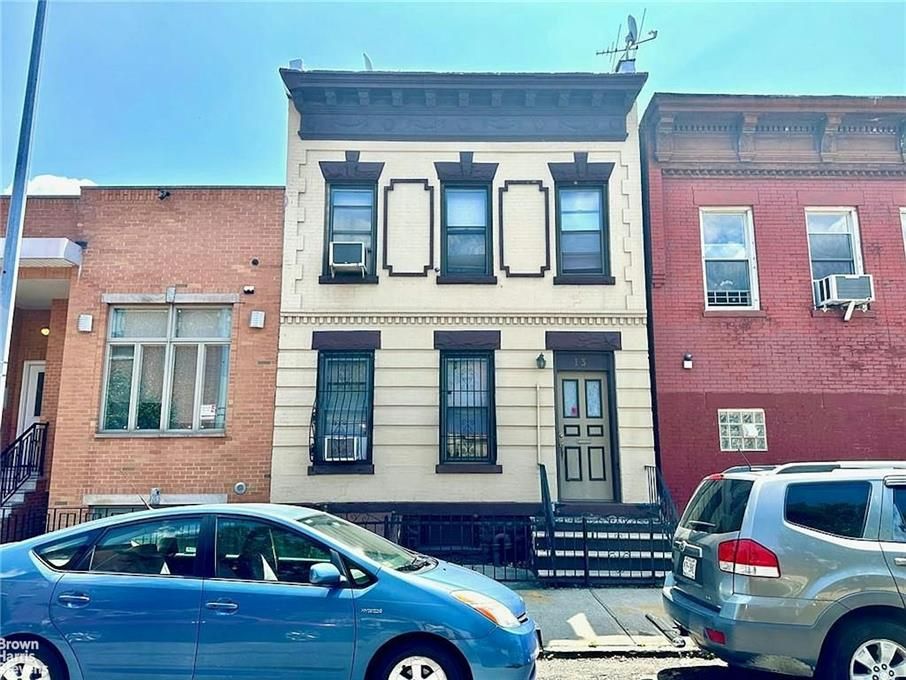 Property photo 1 of 11