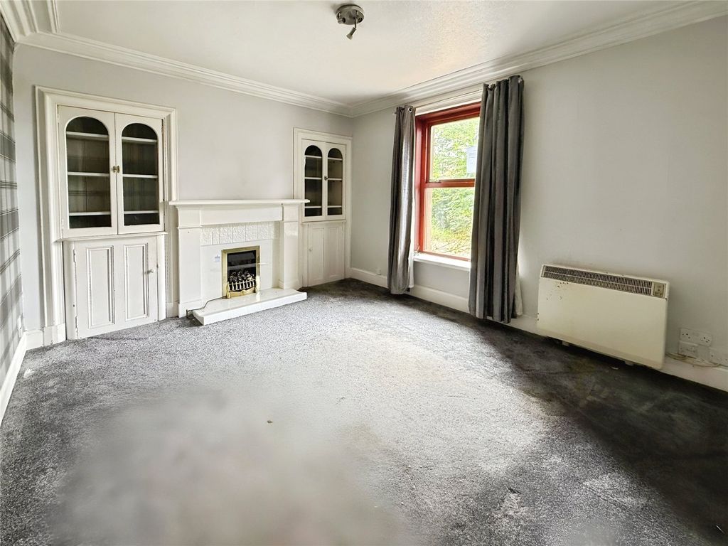 Property photo 2 of 11 Living Room