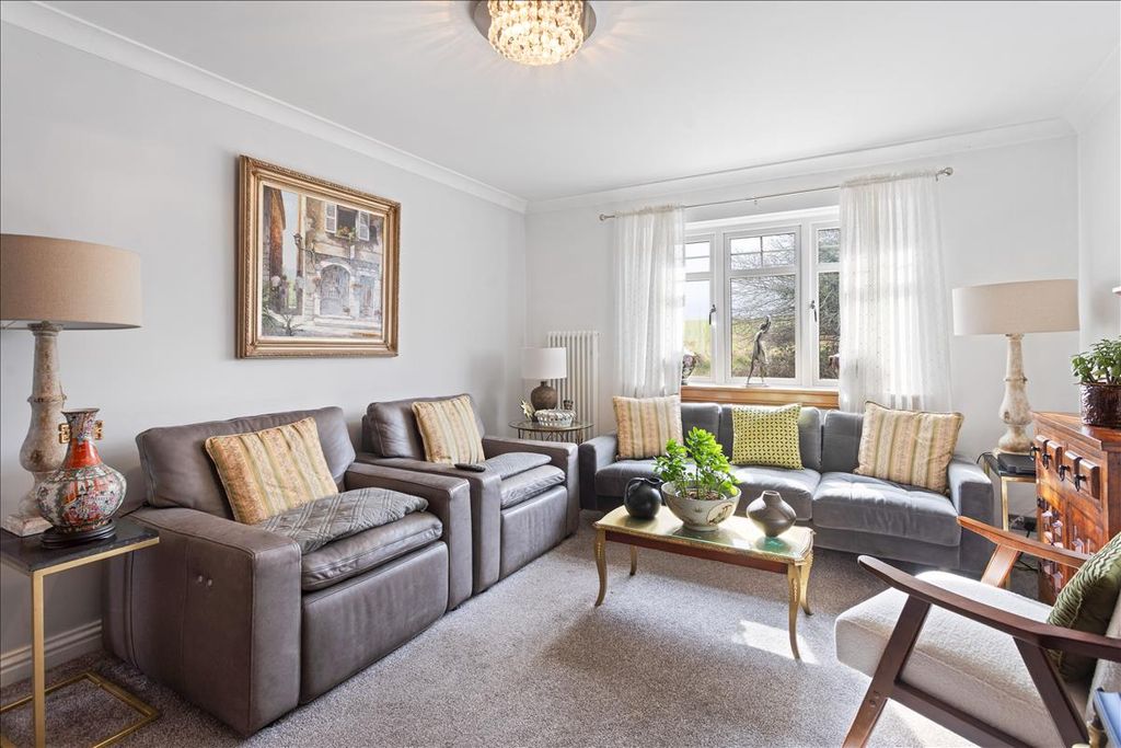 Property photo 3 of 31