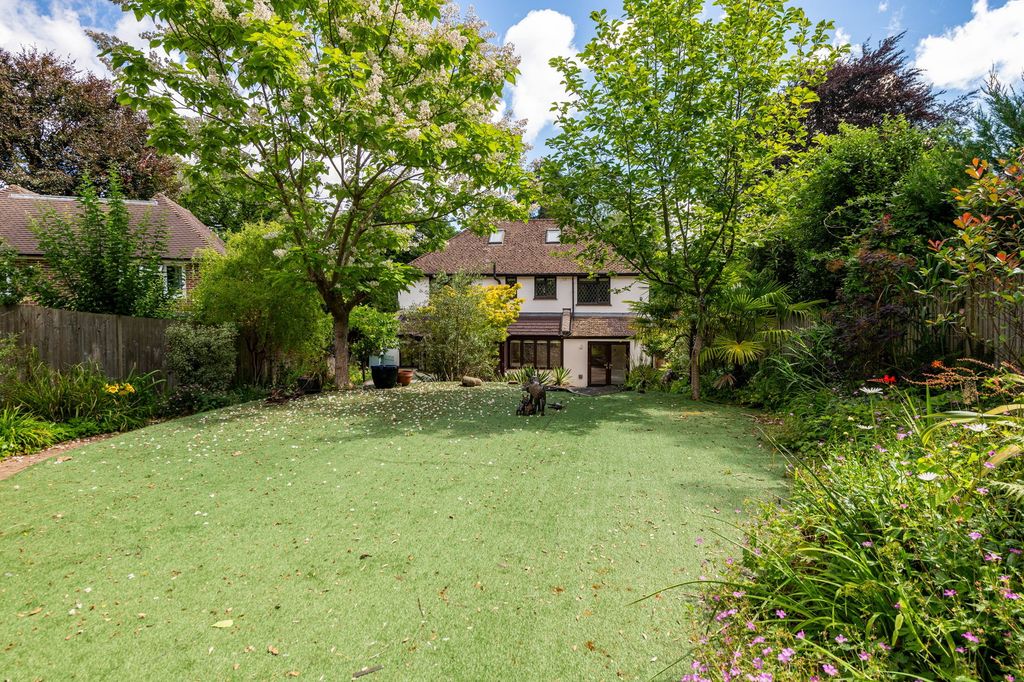 Property photo 2 of 27