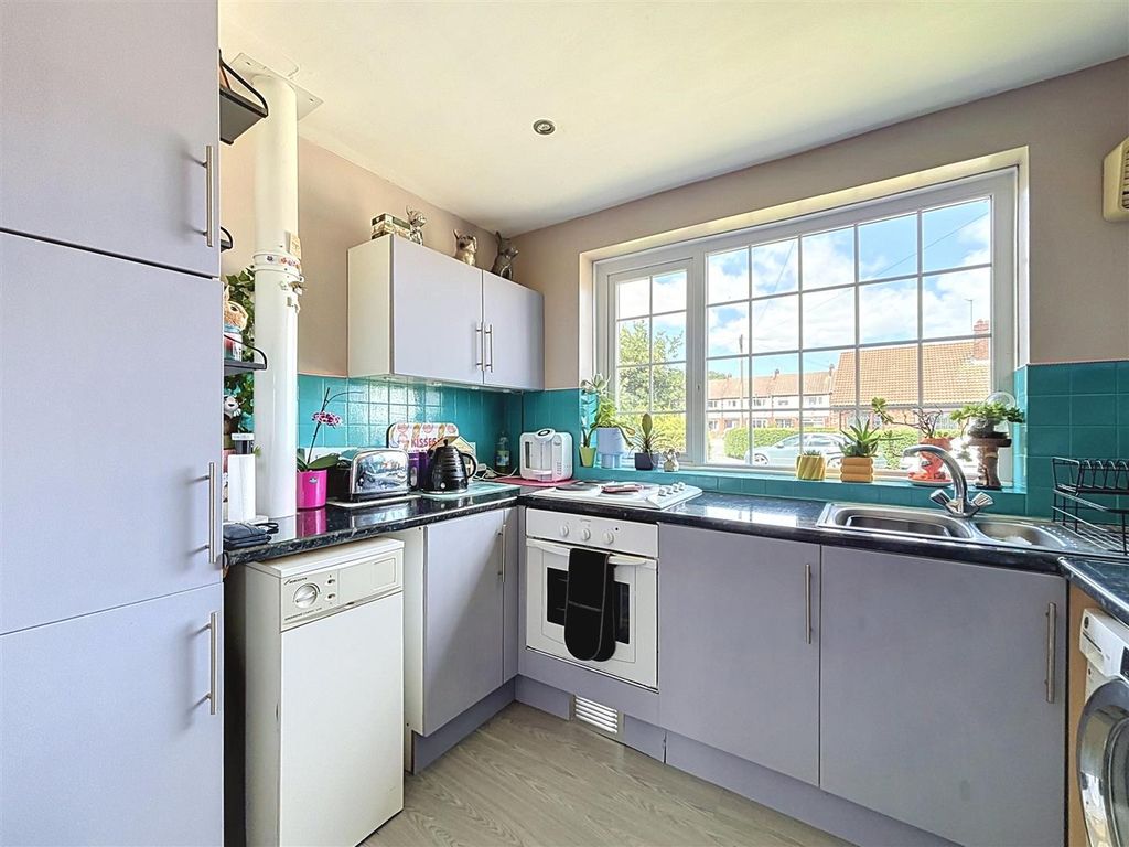 Property photo 3 of 13 Kitchen