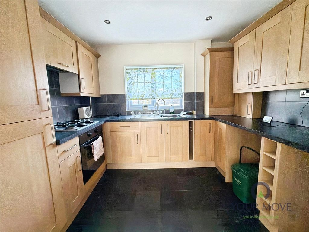 Property photo 3 of 20 Kitchen