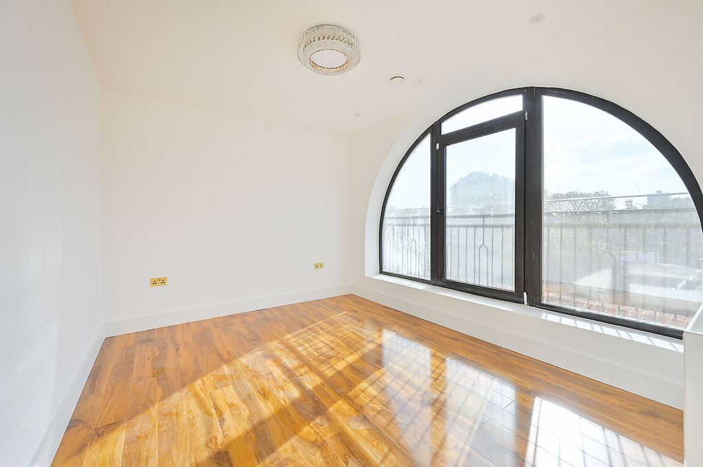 Property photo 2 of 6