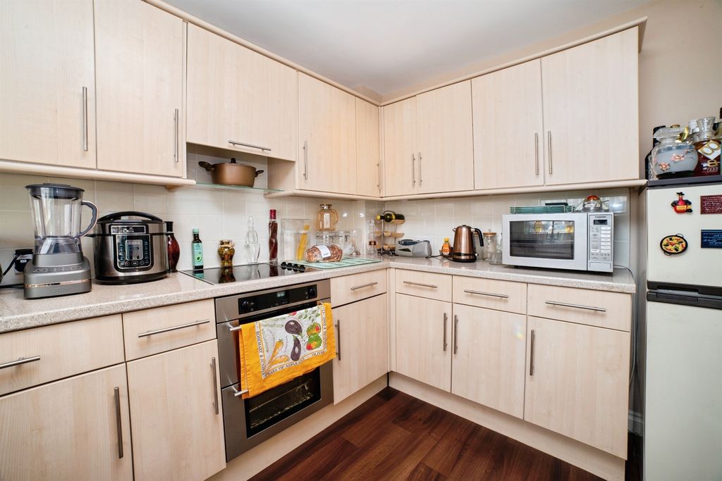 Property photo 2 of 17