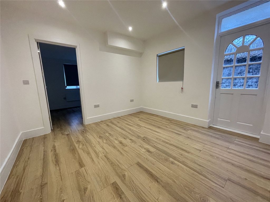 Property photo 2 of 6 Picture No. 14