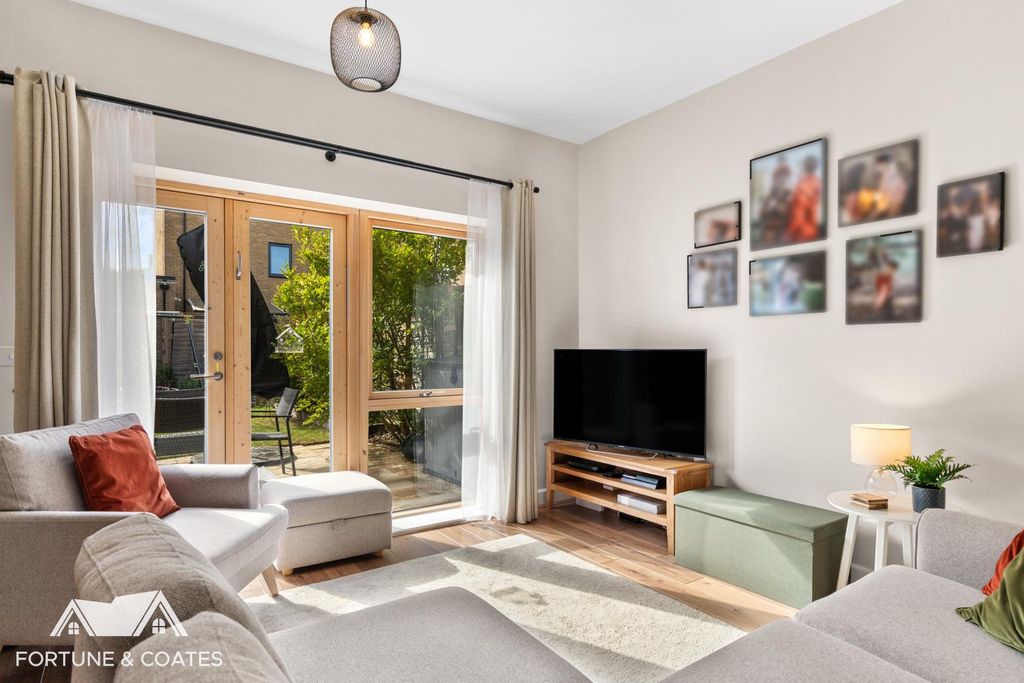 Property photo 3 of 30 Bullfinchroad_22.Jpg