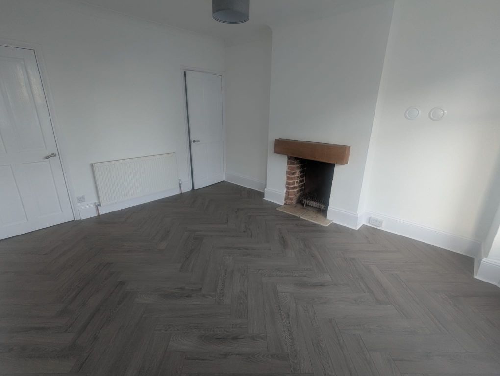 Property photo 3 of 16 Lounge