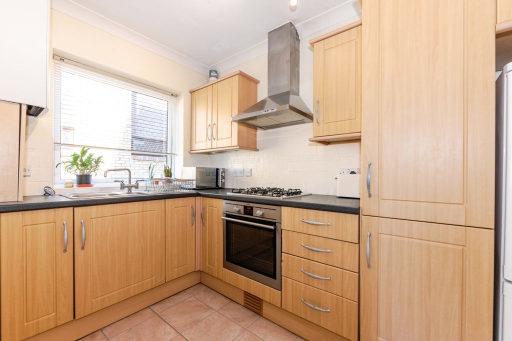Property photo 2 of 11 Kitchen