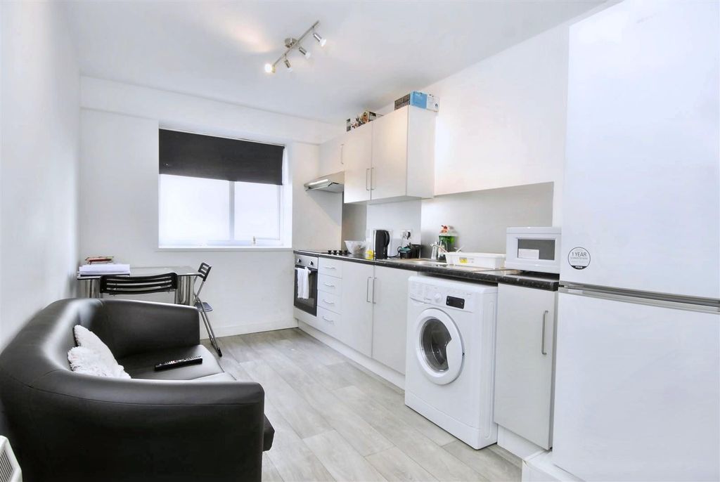 Property photo 1 of 3 Kitchen (10).Jpeg