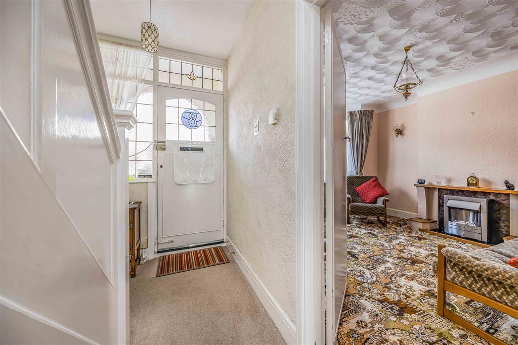 Property photo 3 of 21 8 Wesley Grove, Copnor-Small-Porticomarketing-Sold