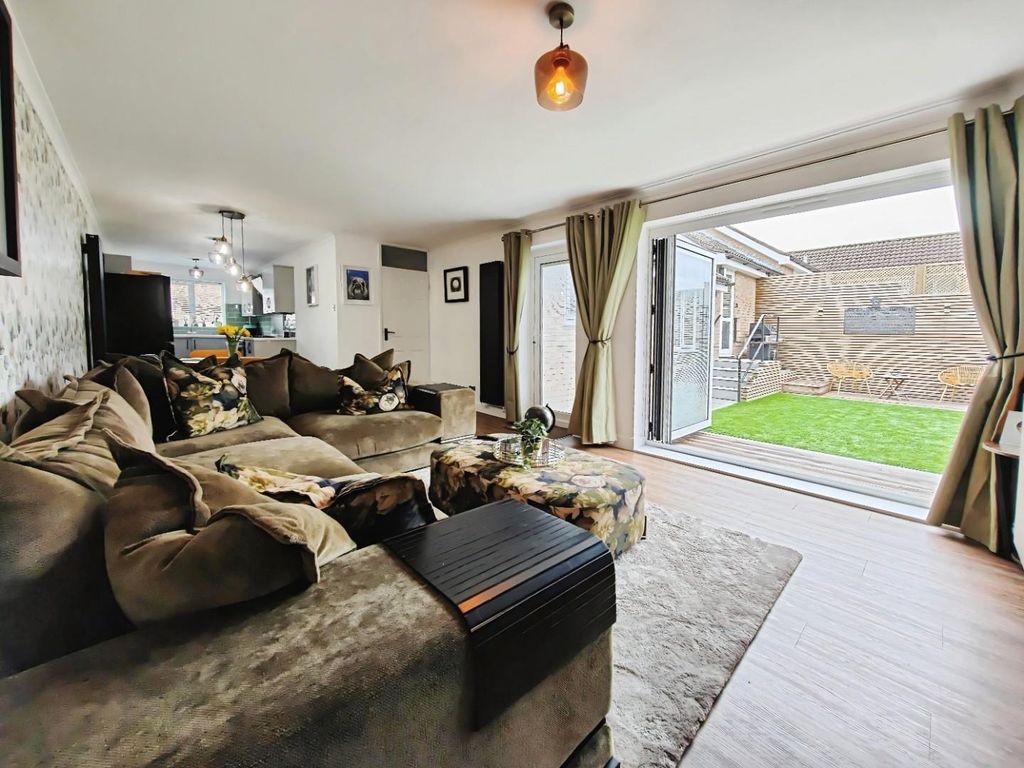 Property photo 3 of 17 Dbd35cc7-1000004082.Jpg