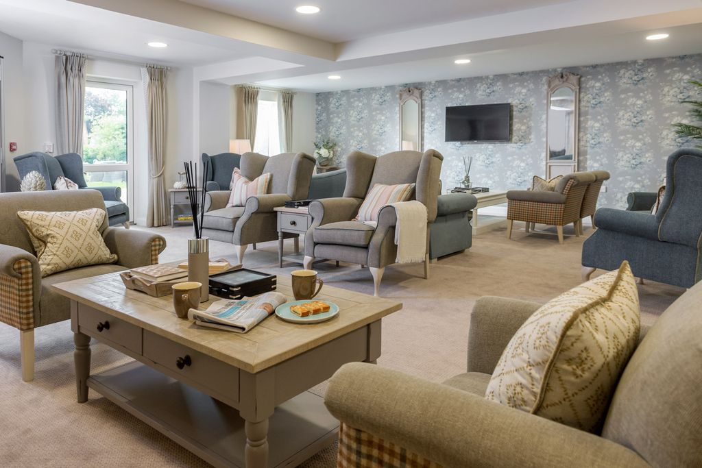 Property photo 1 of 12 Communal Lounge