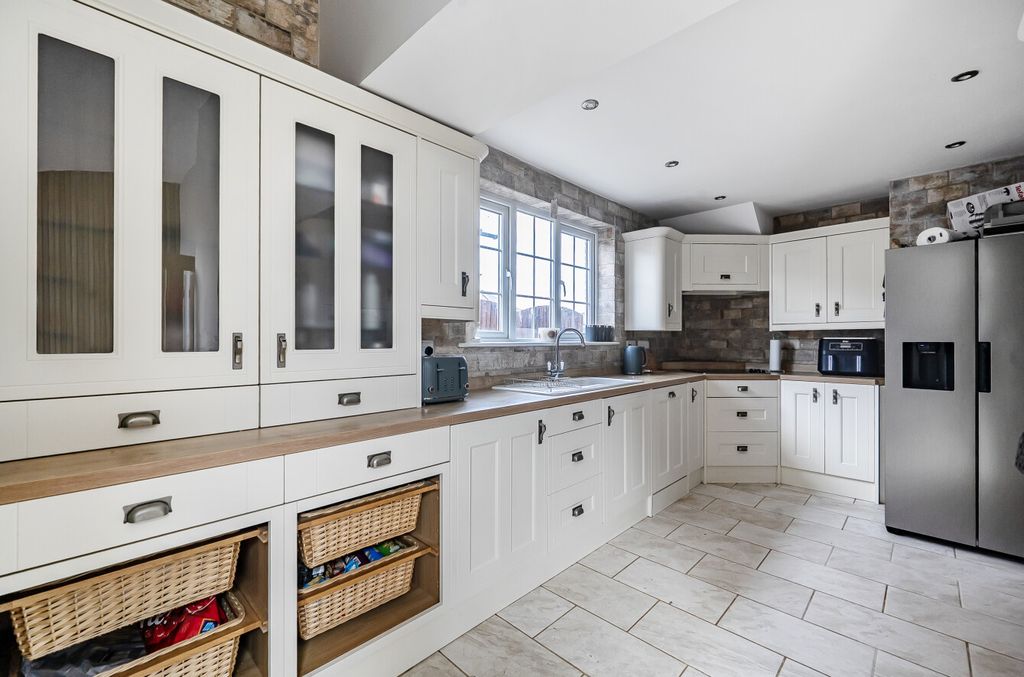 Property photo 2 of 12 148671366A4B7Fe1A07A9