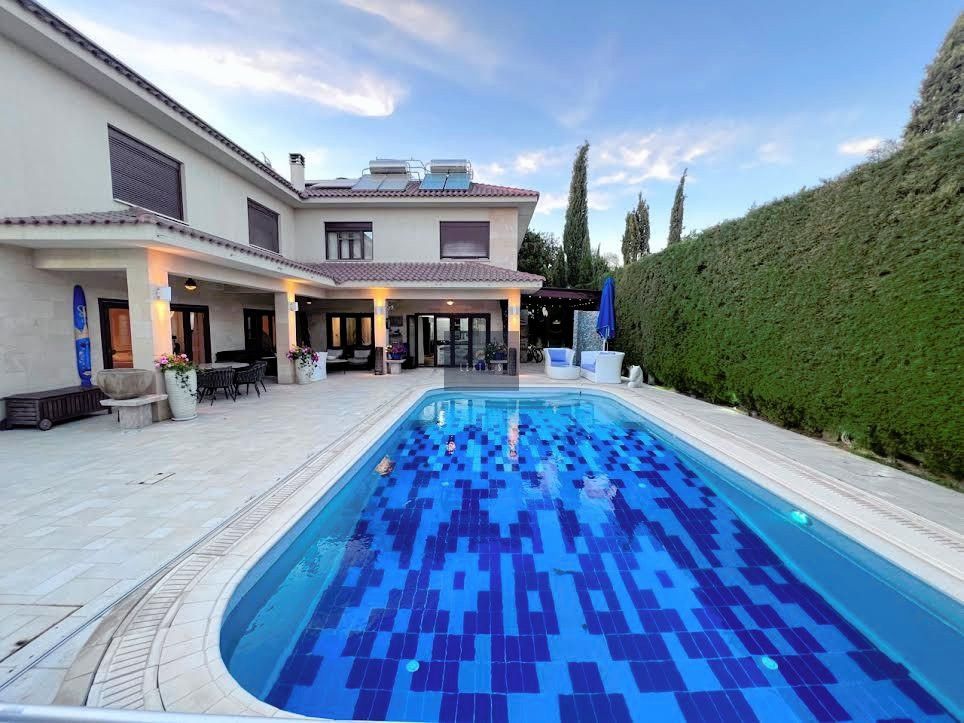 Property photo 2 of 49