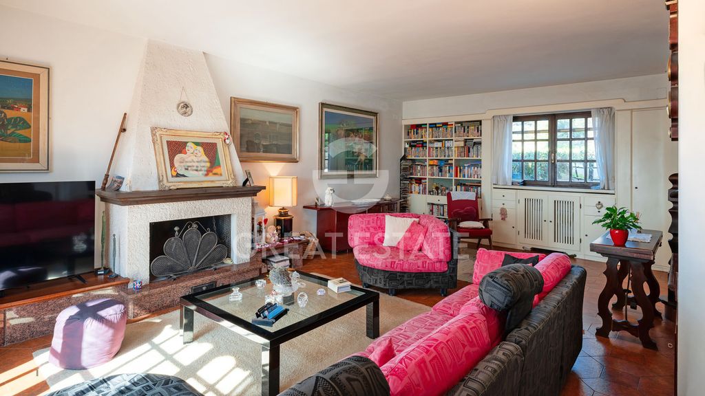 Property photo 3 of 52 Interiors