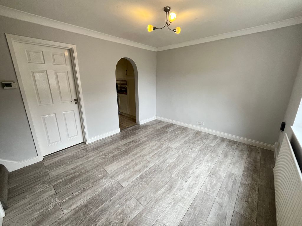 Property photo 3 of 7 Living Room