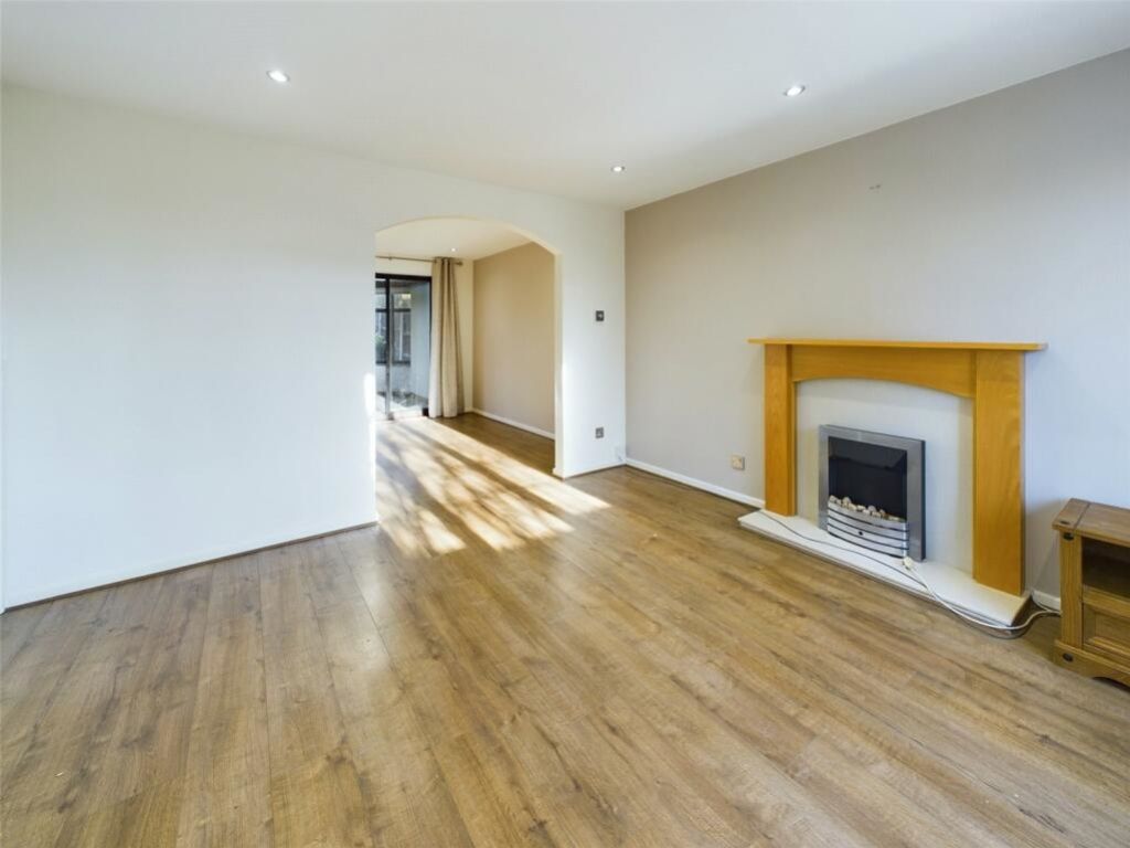 Property photo 3 of 14 Jayne Lounge 2