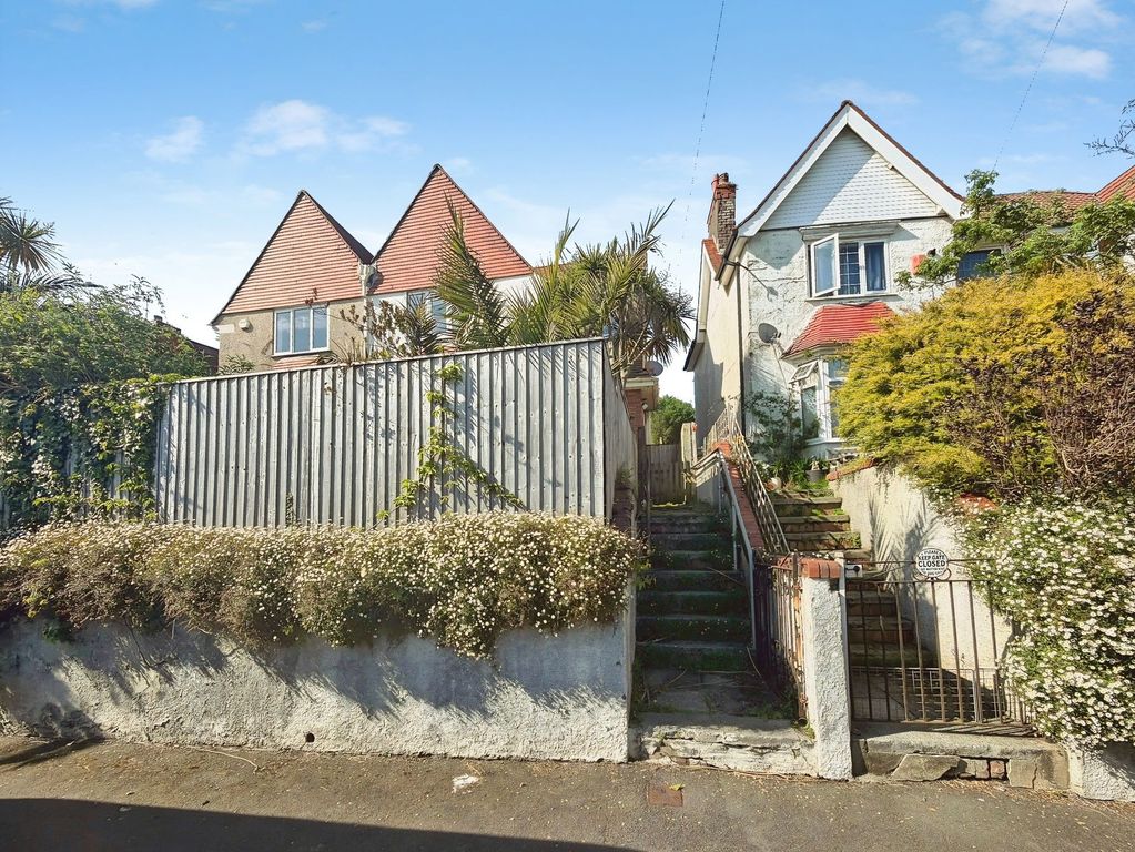 Property photo 2 of 32