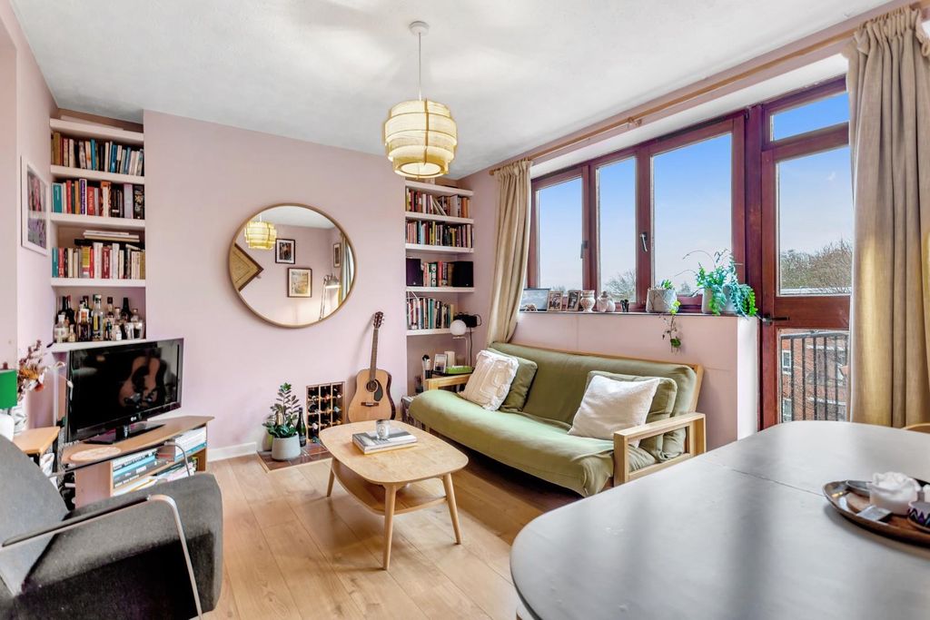 Property photo 1 of 16 Reception