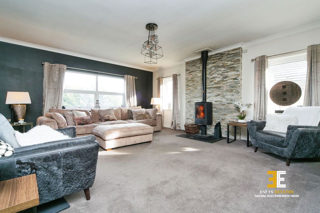 Property photo 2 of 32