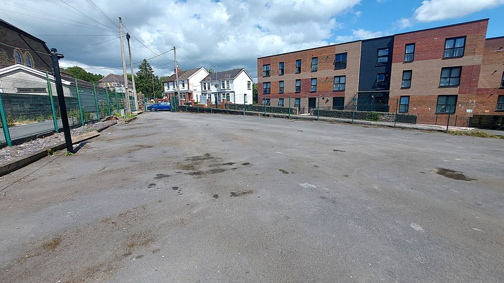 Property photo 2 of 8