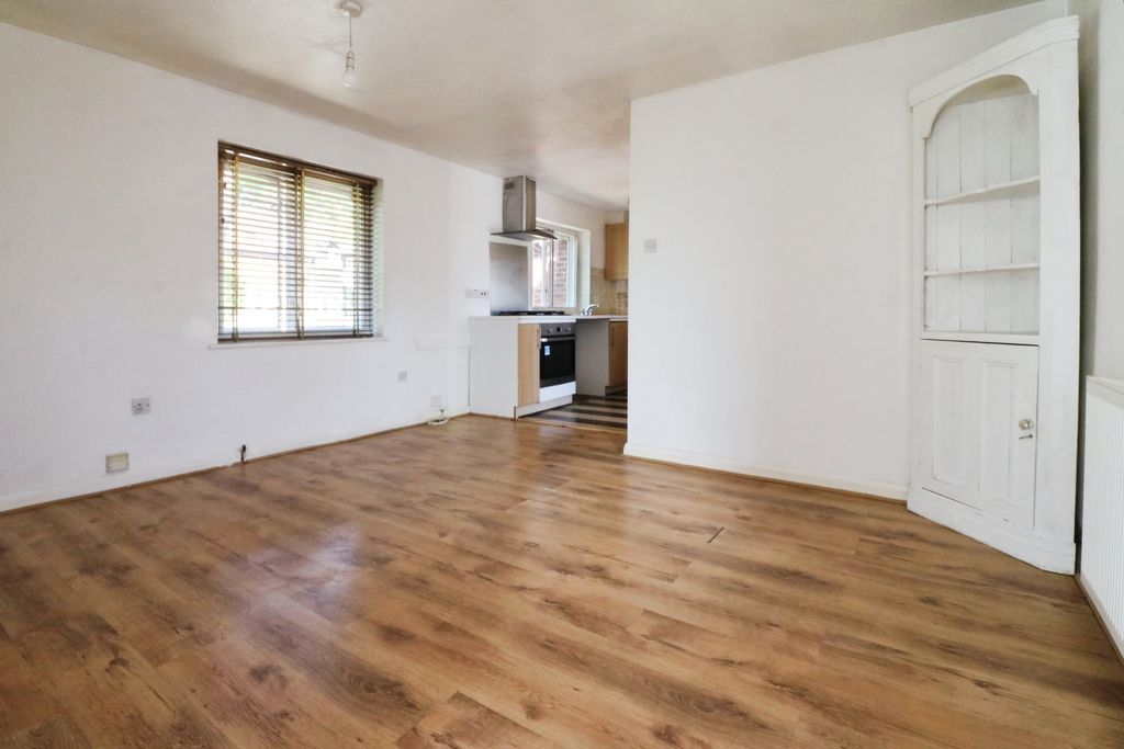 Property photo 2 of 13 Photo 6