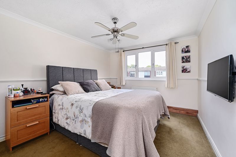 Property photo 1 of 8 Photo 4