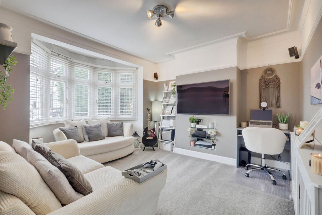 Property photo 2 of 25