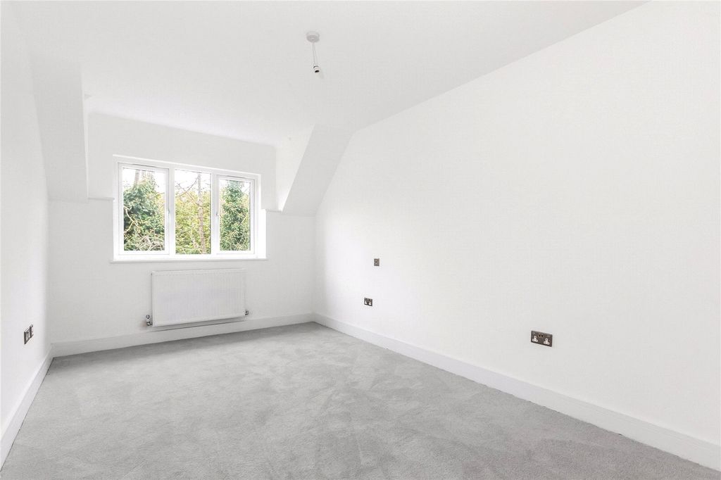 Property photo 2 of 14 Picture No. 28