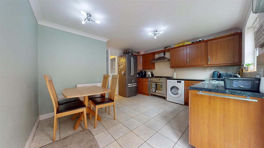 Property photo 3 of 28 Cavan Drive Kitchen