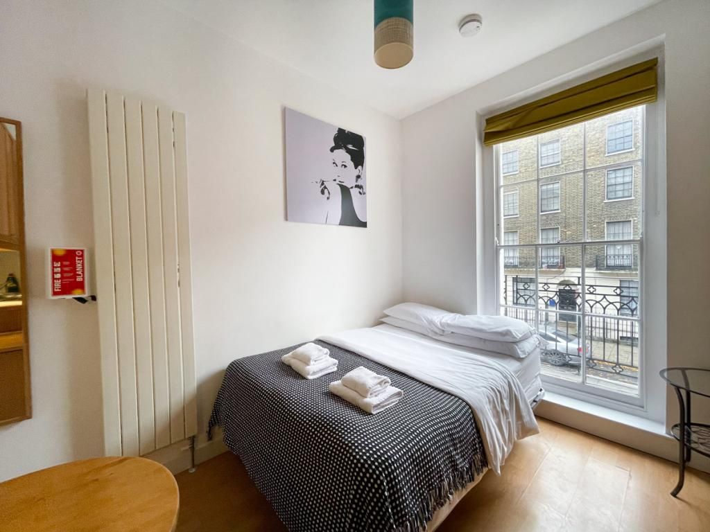 Property photo 1 of 7 Semi-Studio To Rent