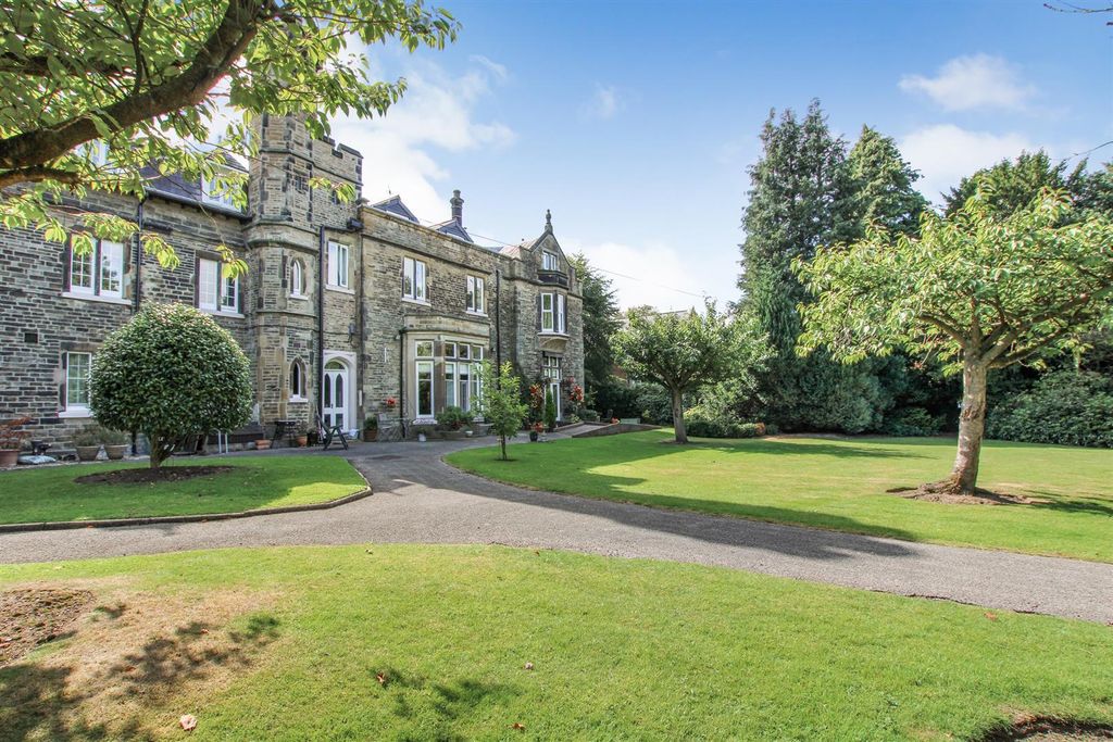 Property photo 2 of 25