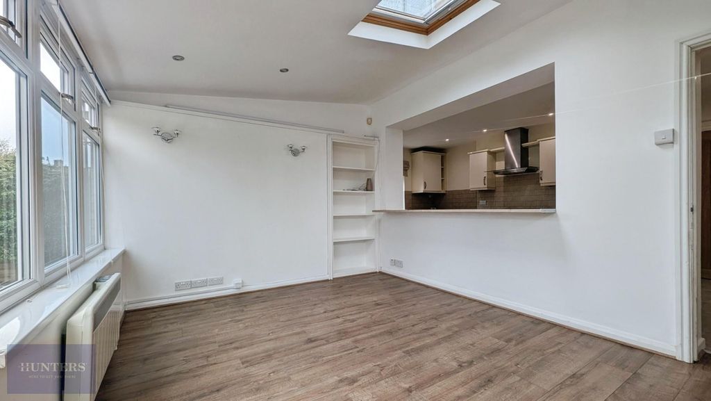 Property photo 3 of 17 Cbee60c6-1000040929.Jpg