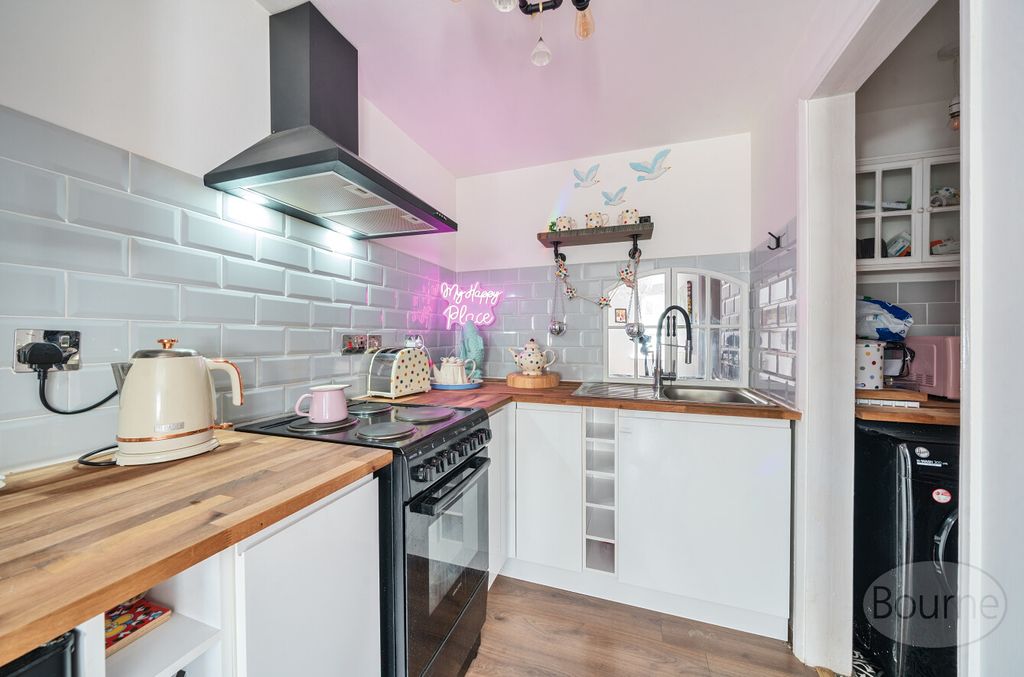 Property photo 3 of 21 1d71F98d-ce6F-400...