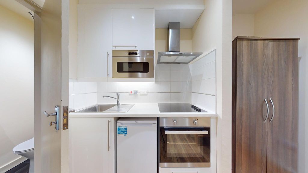 Property photo 2 of 8 Kitchen