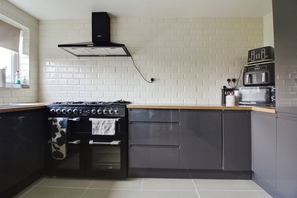 Property photo 2 of 12 Photo 1