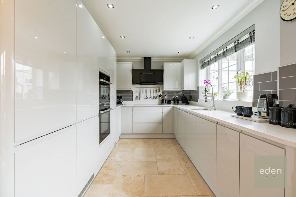 Property photo 3 of 26