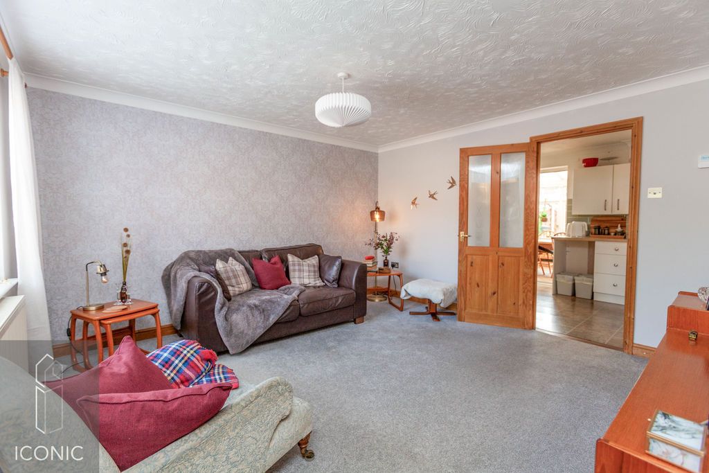 Property photo 2 of 13 Photo 12