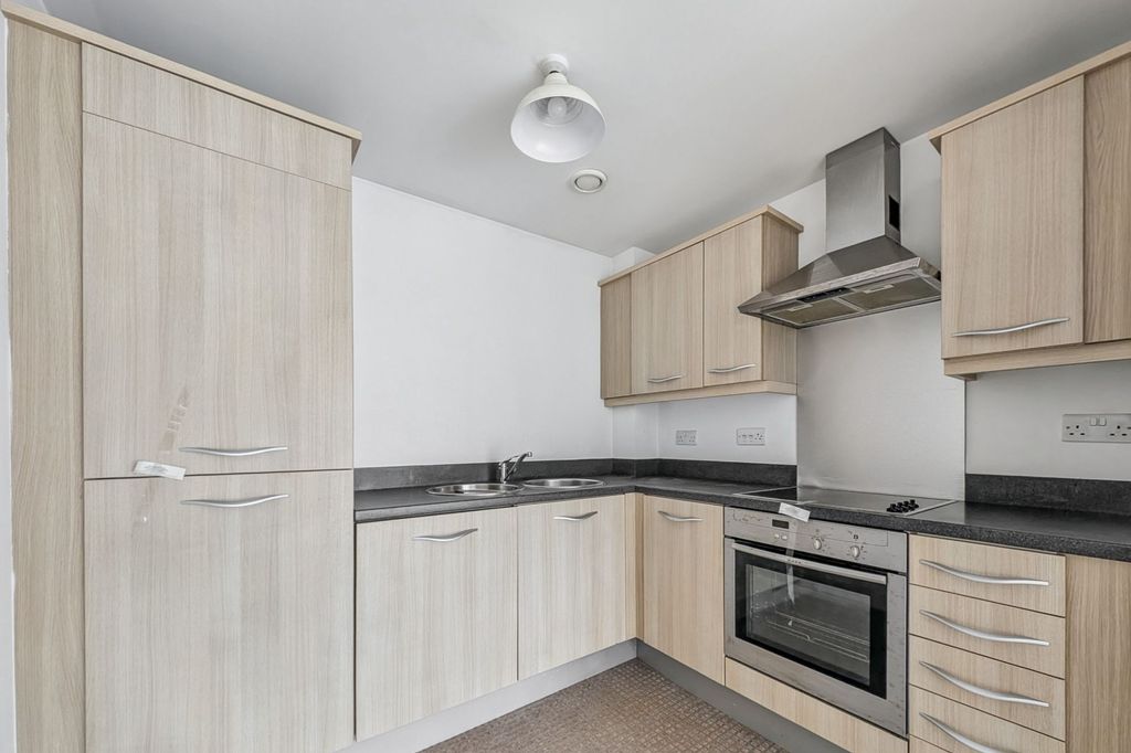 Property photo 3 of 19 31 Cameronian Square, Worsdell Drive, Gateshead, Tyne And Wear, Ne8 2Db